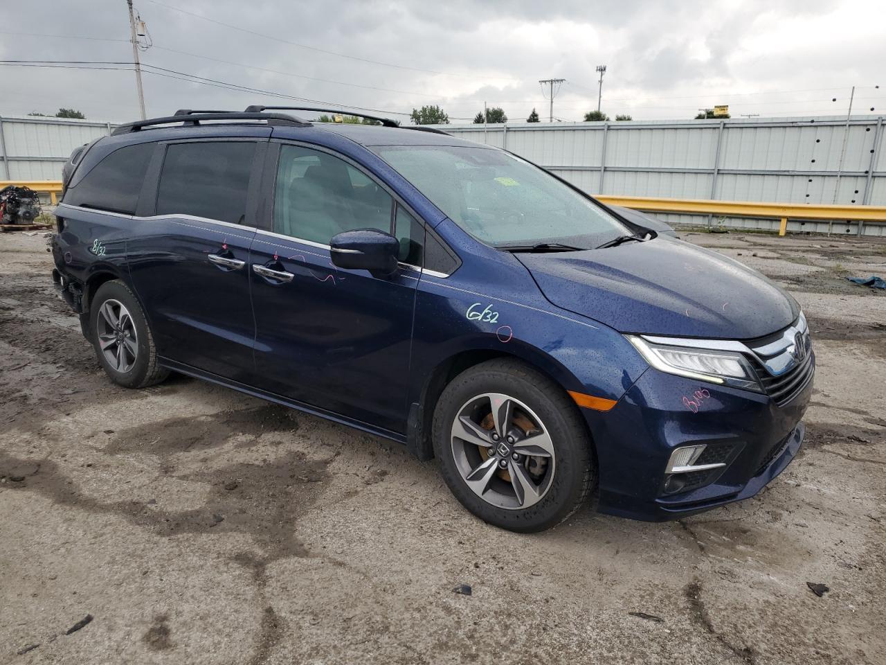 2018 Honda Odyssey Touring - Image 4