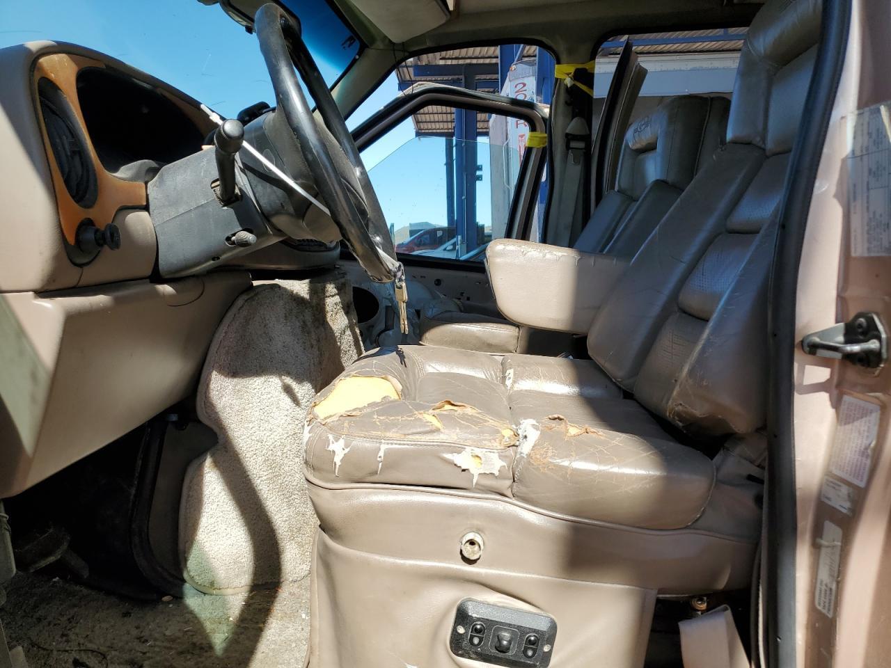 1997 Ford Econoline E150 Van - Фото 7