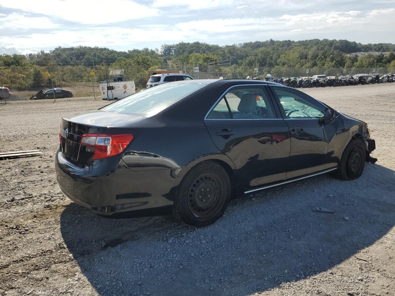 2014 Toyota Camry L - Фото 3