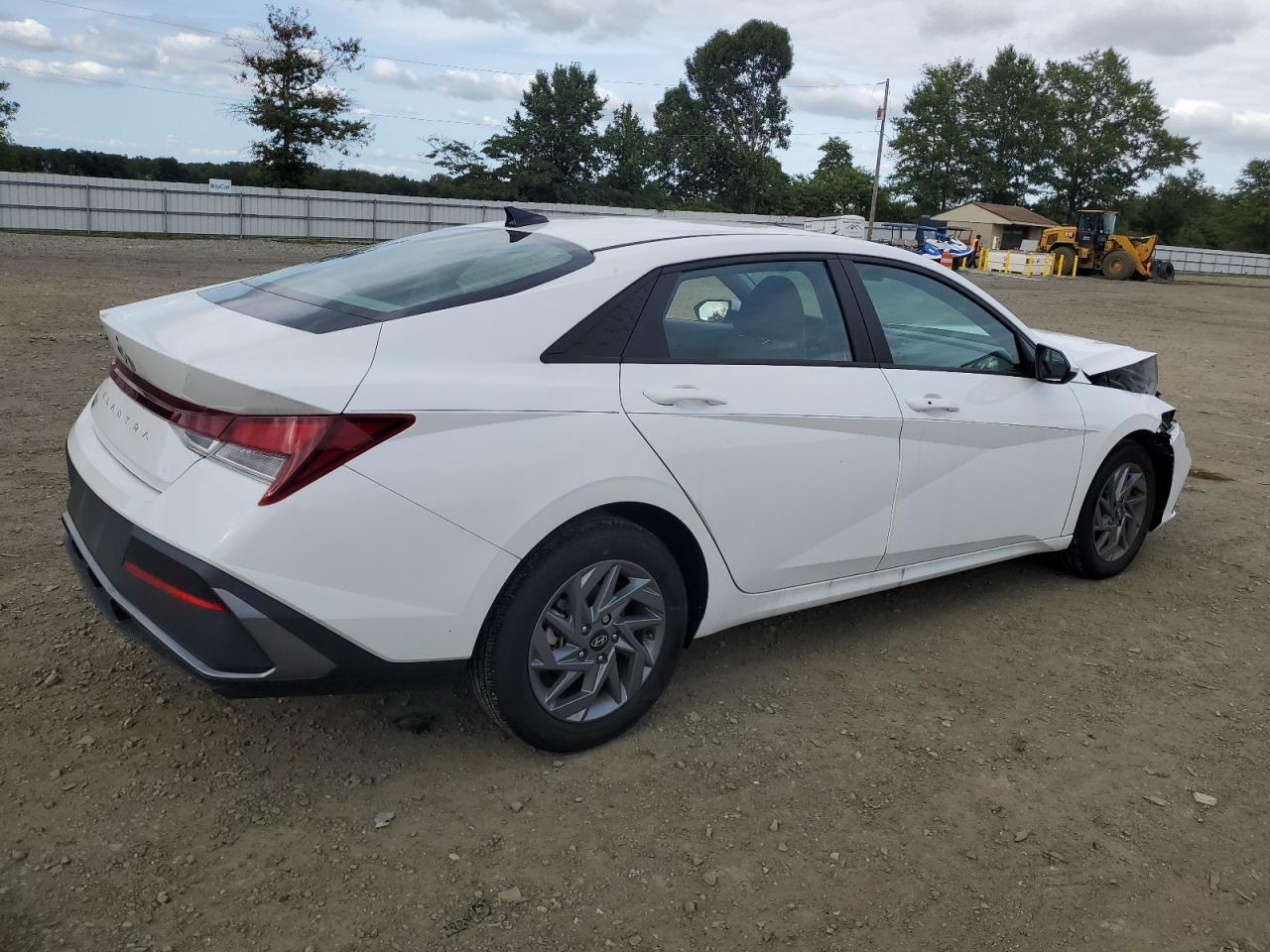 2024 Hyundai Elantra Sel - Image 3