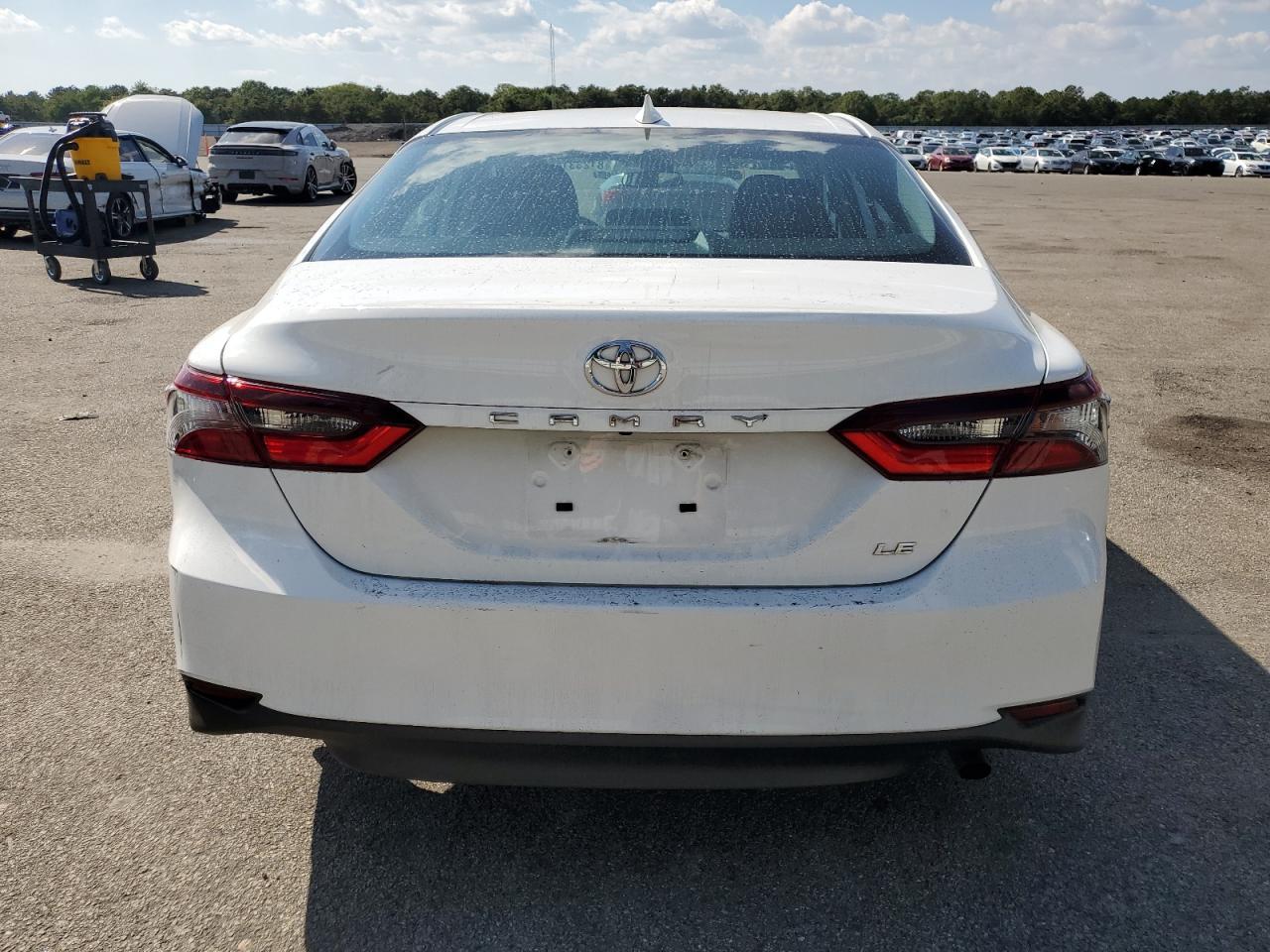 2022 Toyota Camry Le - Фото 6