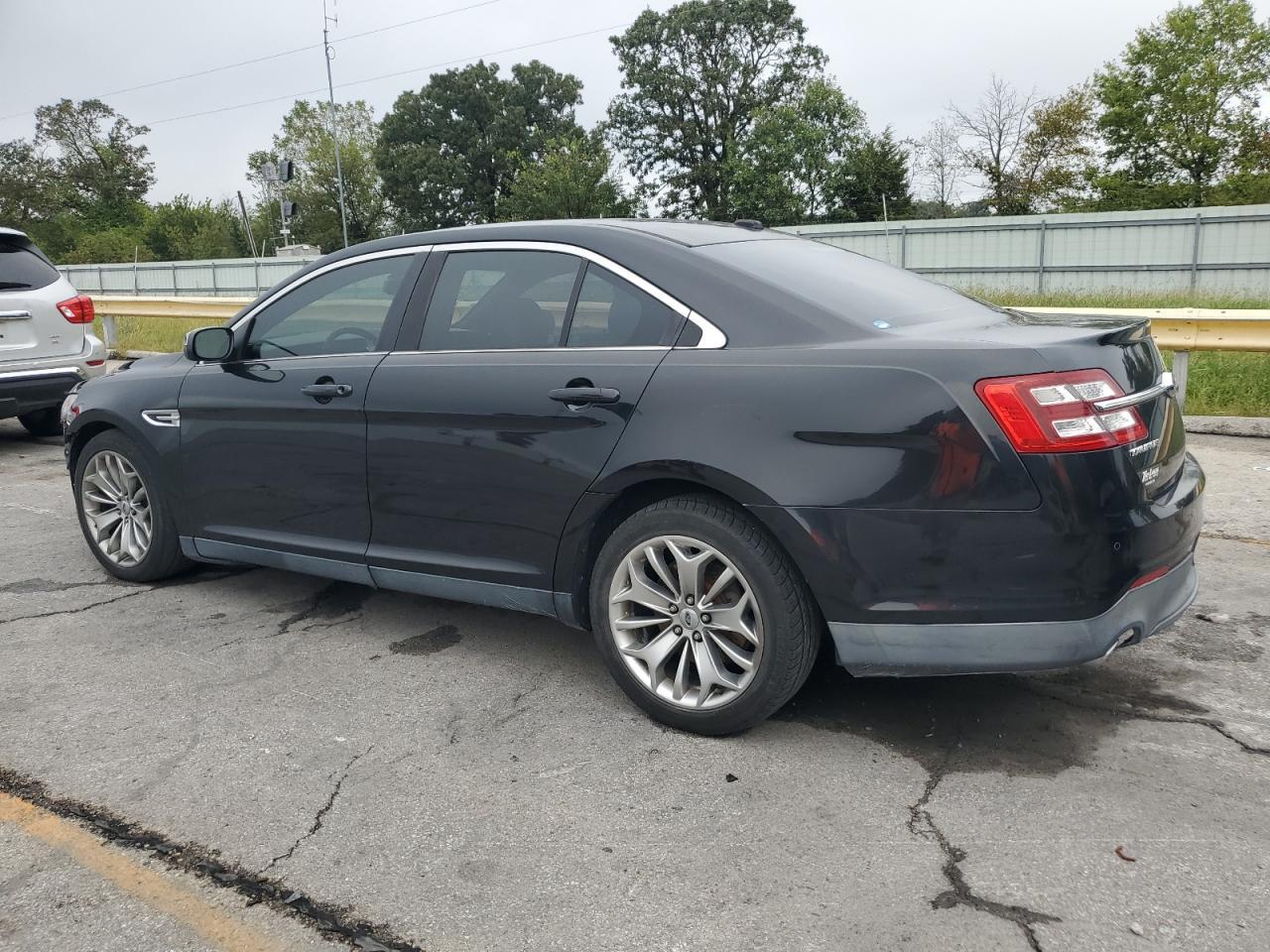 2013 Ford Taurus Limited - Фото 2
