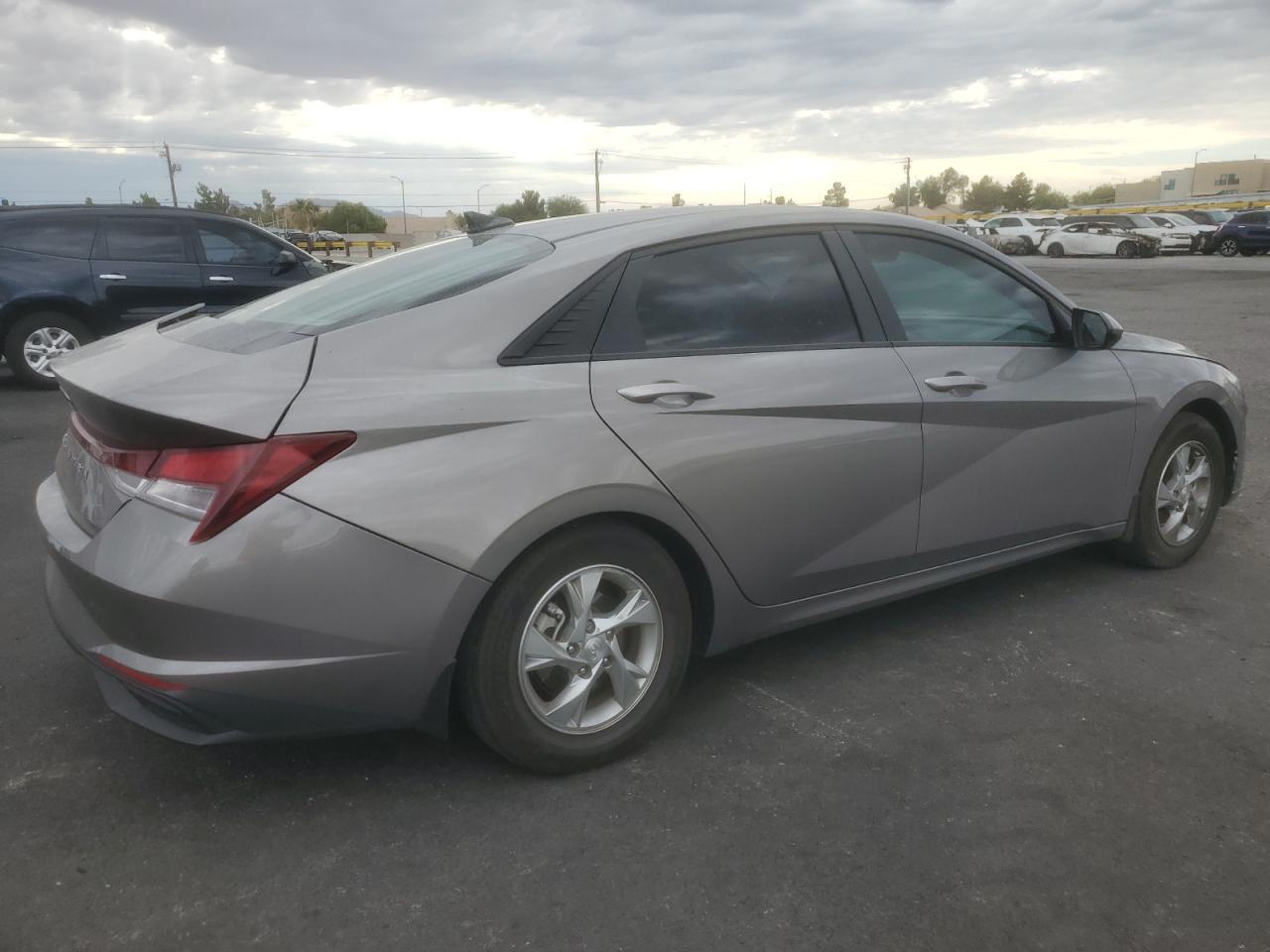 2023 Hyundai Elantra Se - Image 3