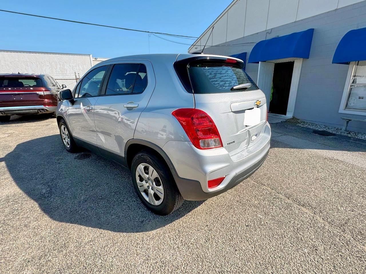 2017 Chevrolet Trax Ls - Image 3
