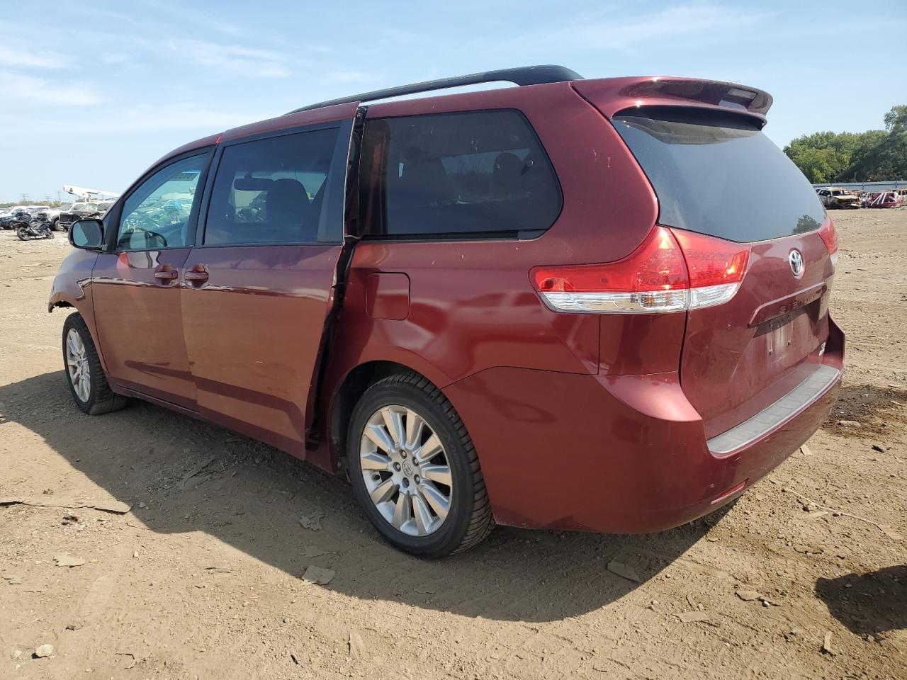 2013 Toyota Sienna Le - Фото 2