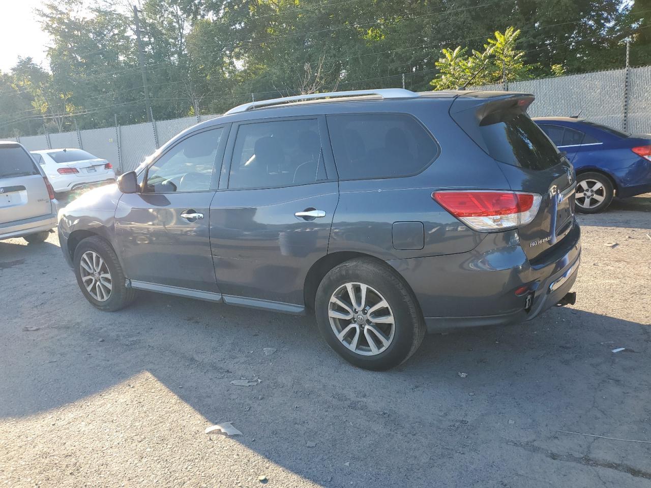 2013 Nissan Pathfinder S - Фото 2