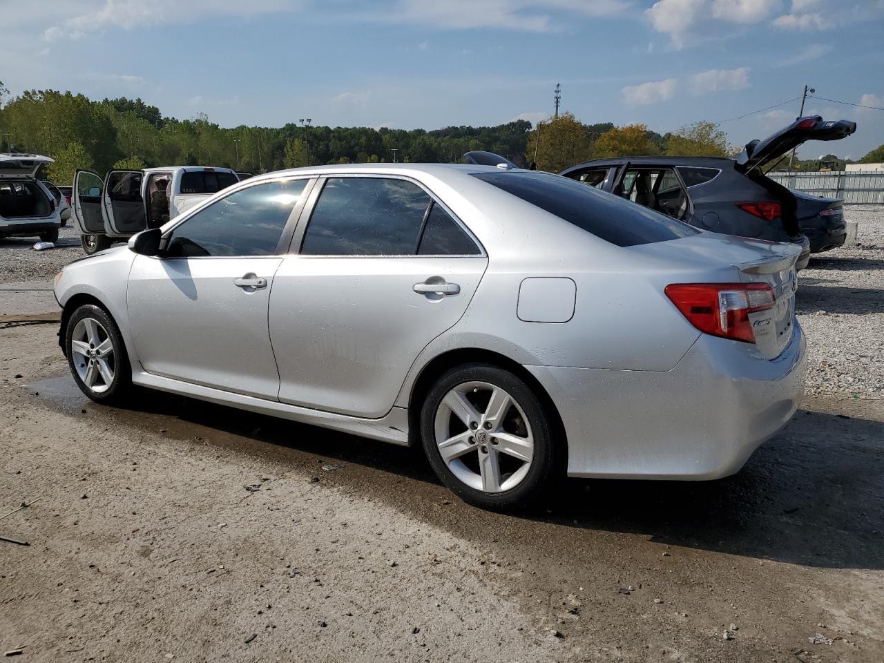 2014 Toyota Camry L - Image 2