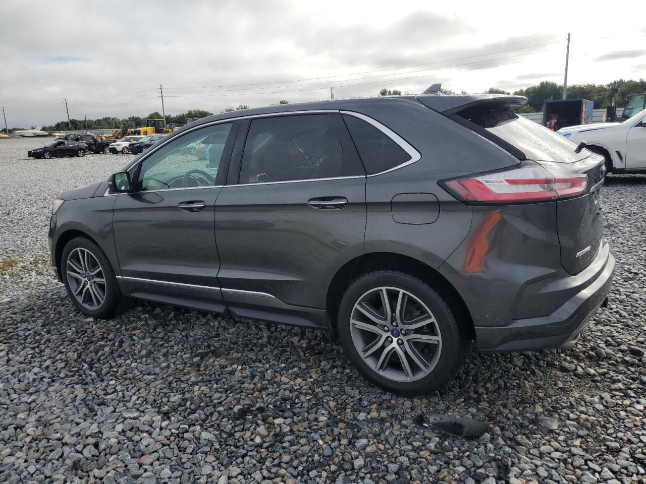 2019 Ford Edge Titanium - Image 2