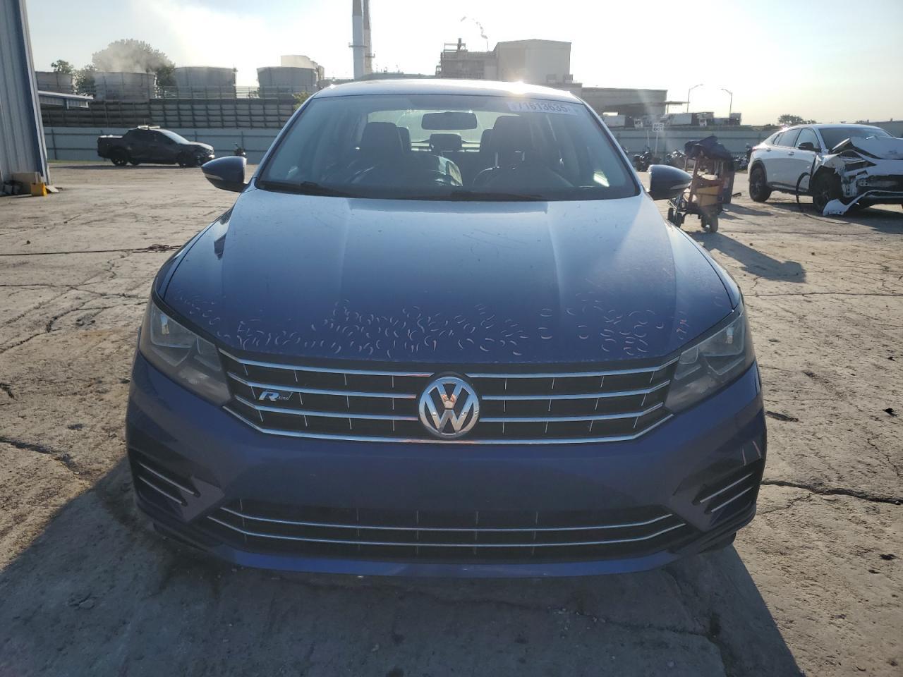 2017 Volkswagen Passat R-Line - Фото 5