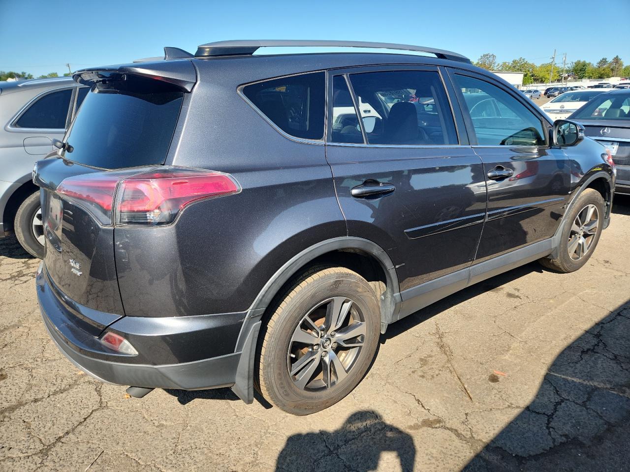 2017 Toyota Rav4 Xle - Image 3