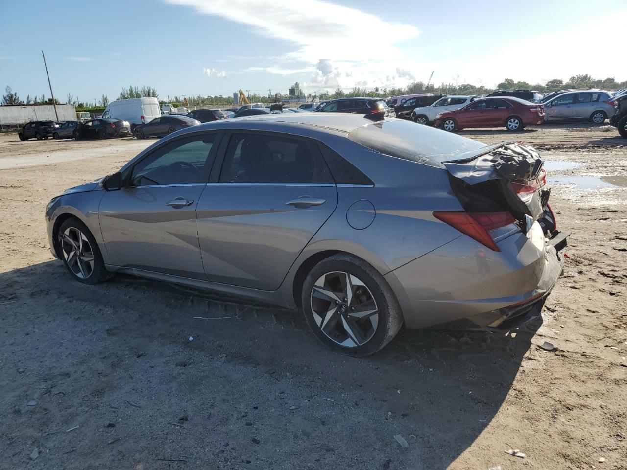 2022 Hyundai Elantra Limited - Фото 2