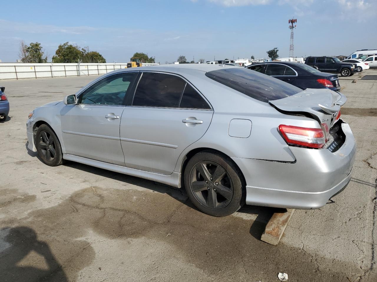 2010 Toyota Camry Base - Фото 2