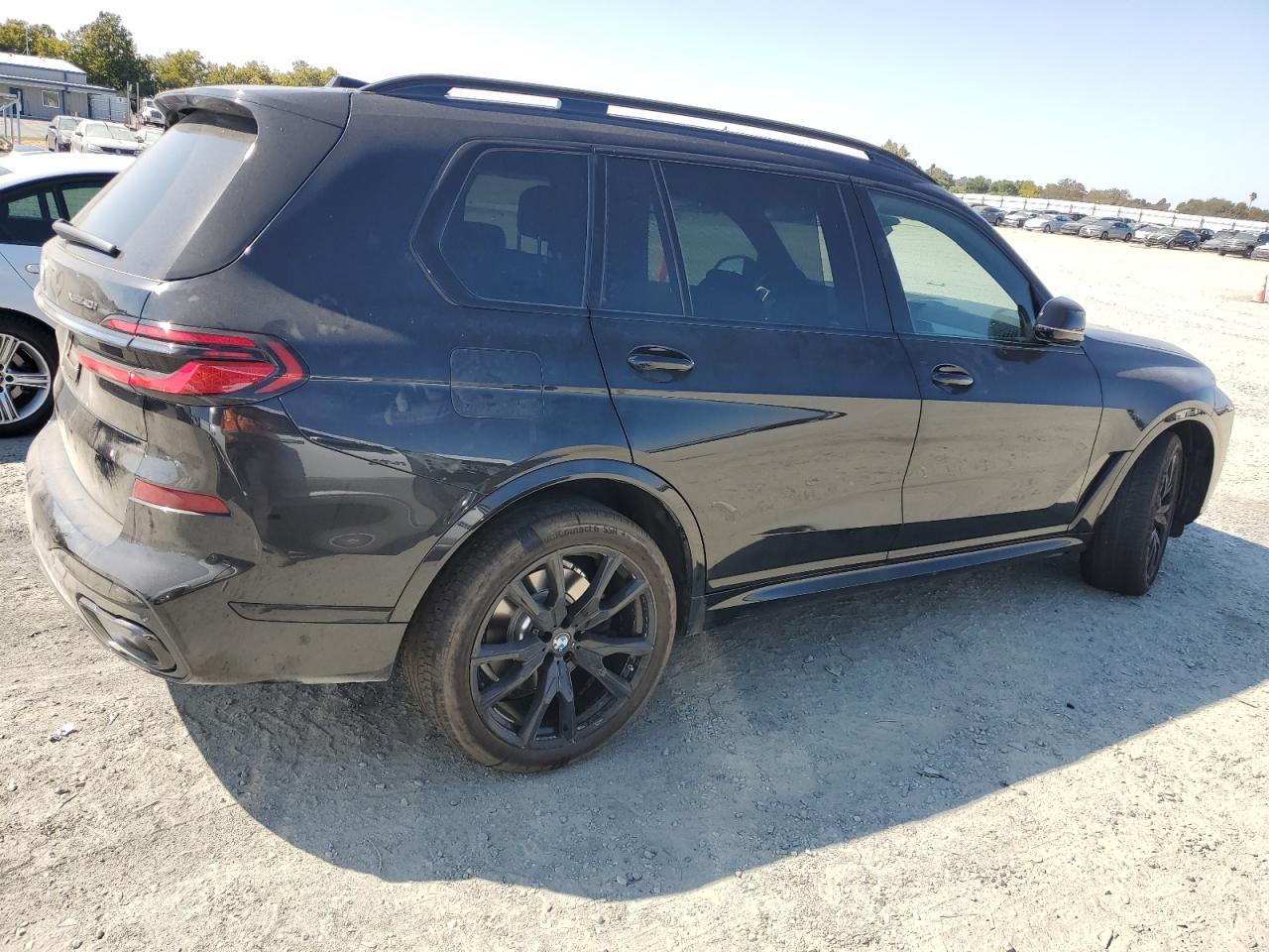 2025 BMW X7 xDrive40I - Image 3
