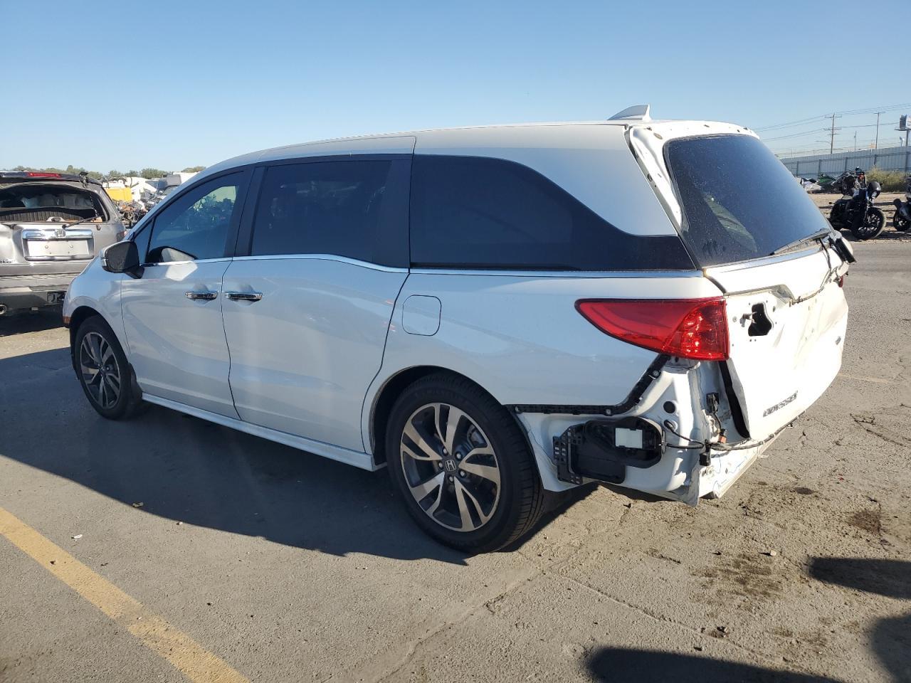 2022 Honda Odyssey Touring - Фото 2