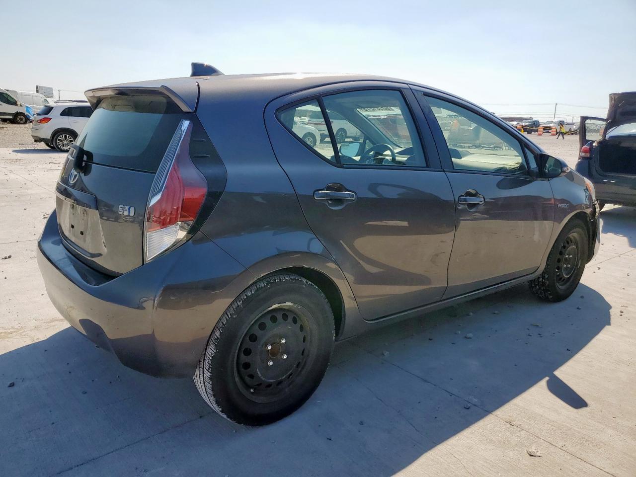 2015 Toyota Prius C - Фото 3