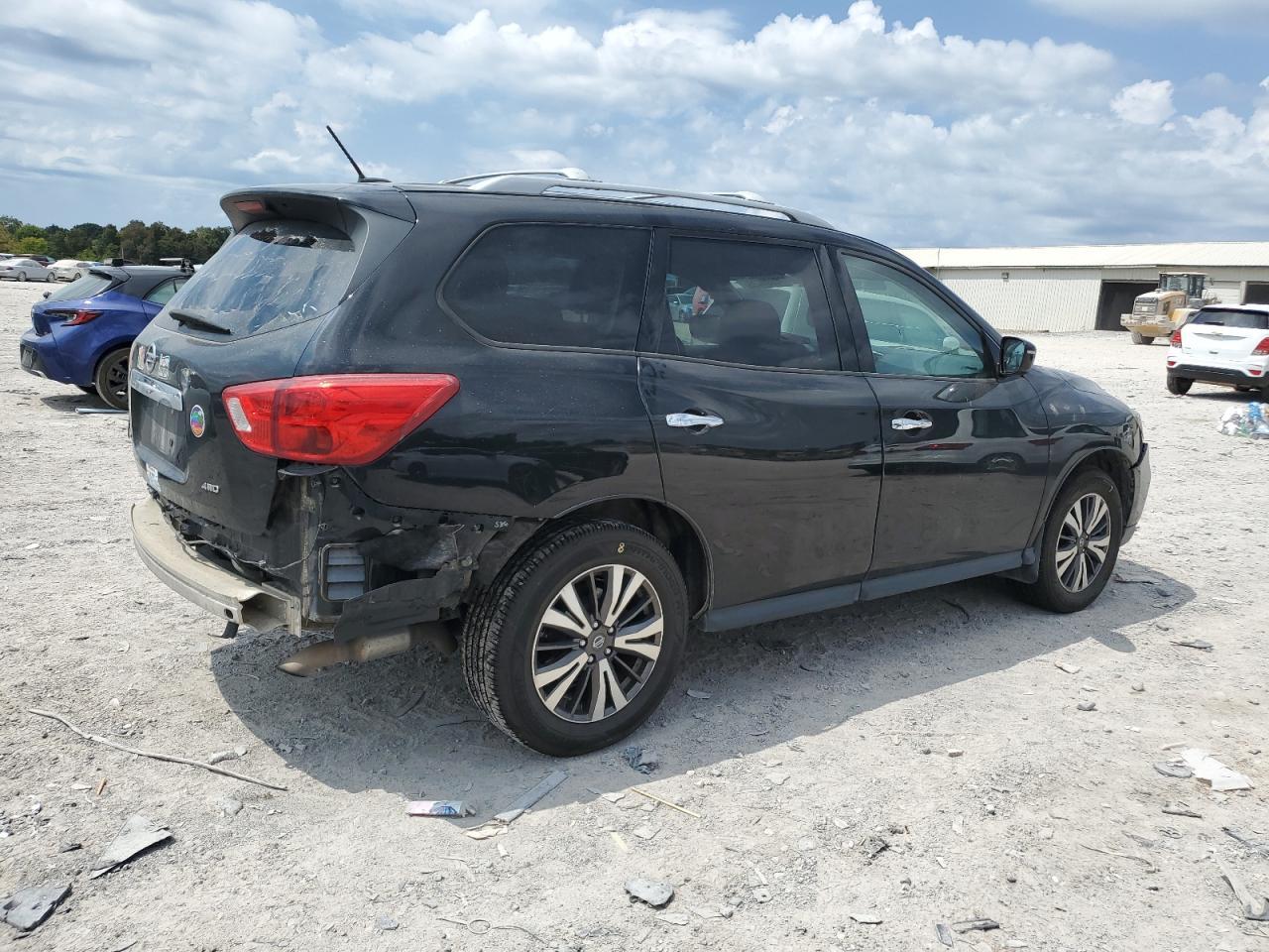 2017 Nissan Pathfinder S - Фото 3