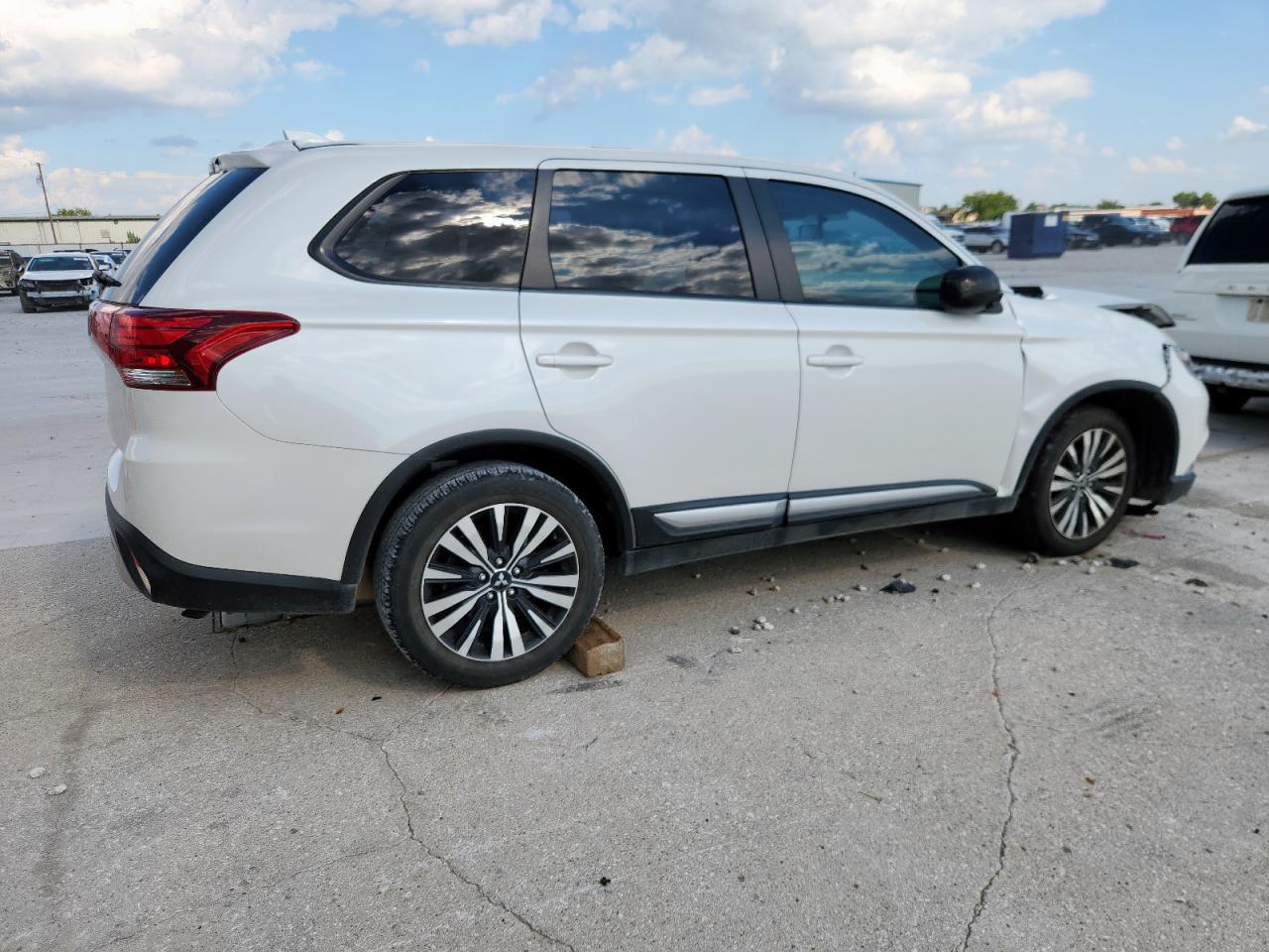 2020 Mitsubishi Outlander Es - Фото 3