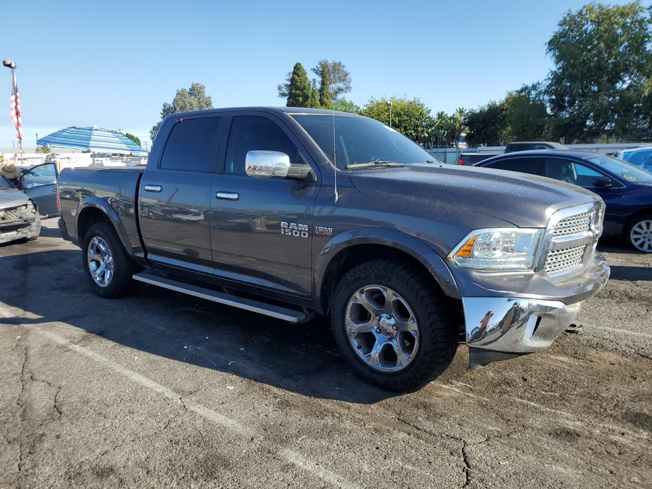 2017 Ram 1500 Laramie - Image 4
