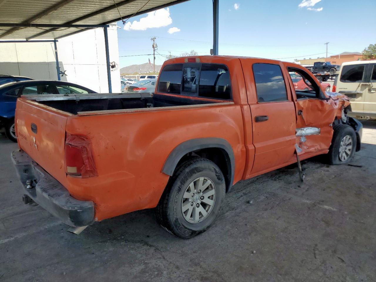 2006 Mitsubishi Raider Durocross - Фото 3