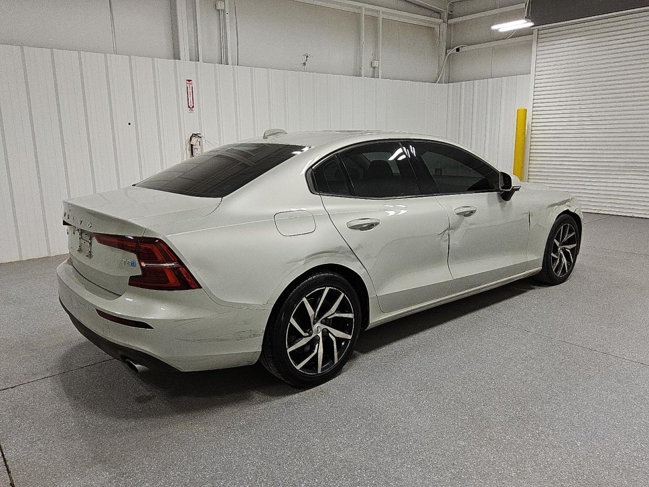 2019 Volvo S60 T5 Momentum - Фото 3