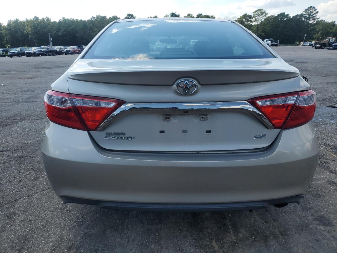 2016 Toyota Camry Le - Фото 6