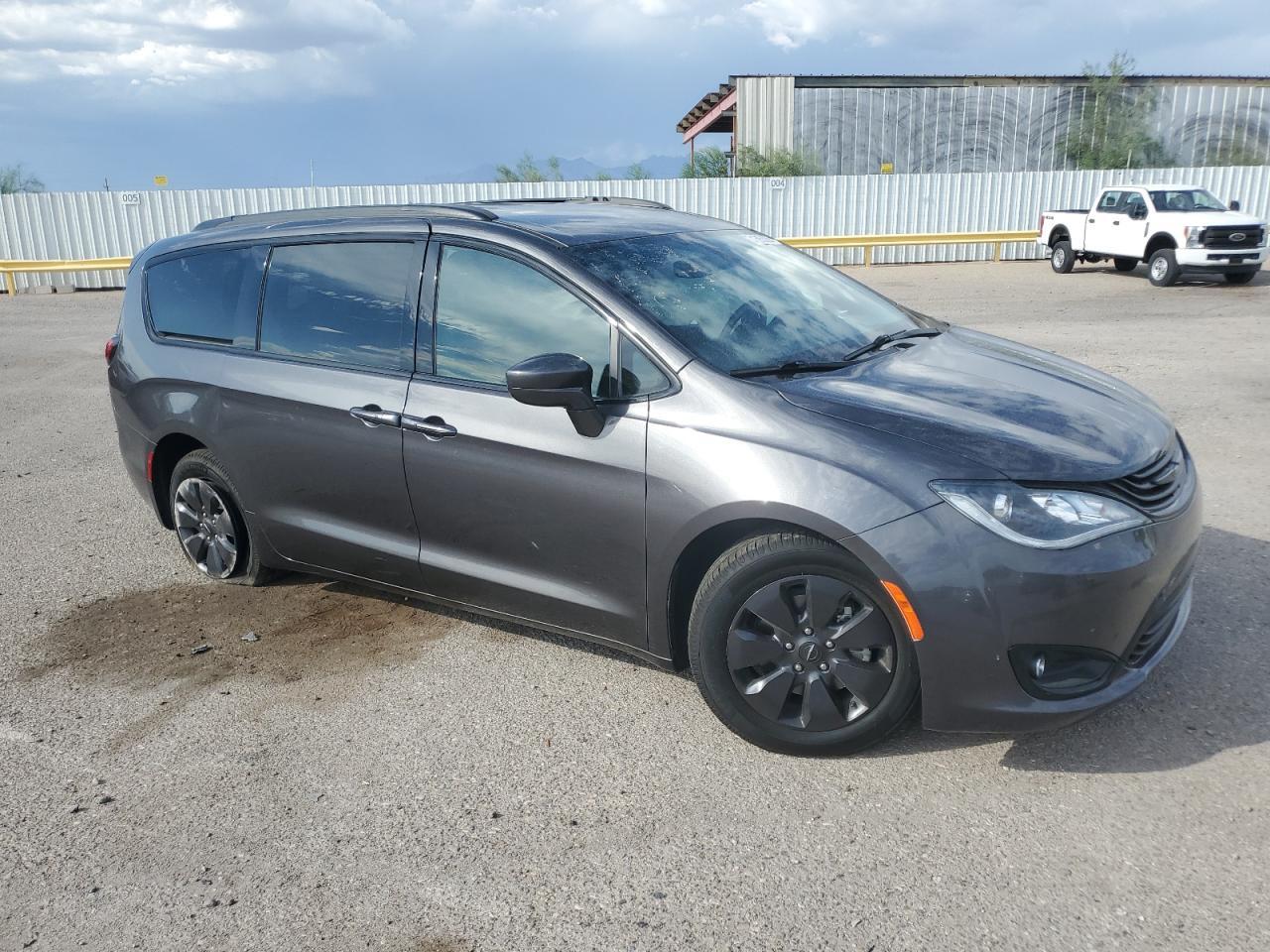 2019 Chrysler Pacifica Hybrid Touring L - Фото 4