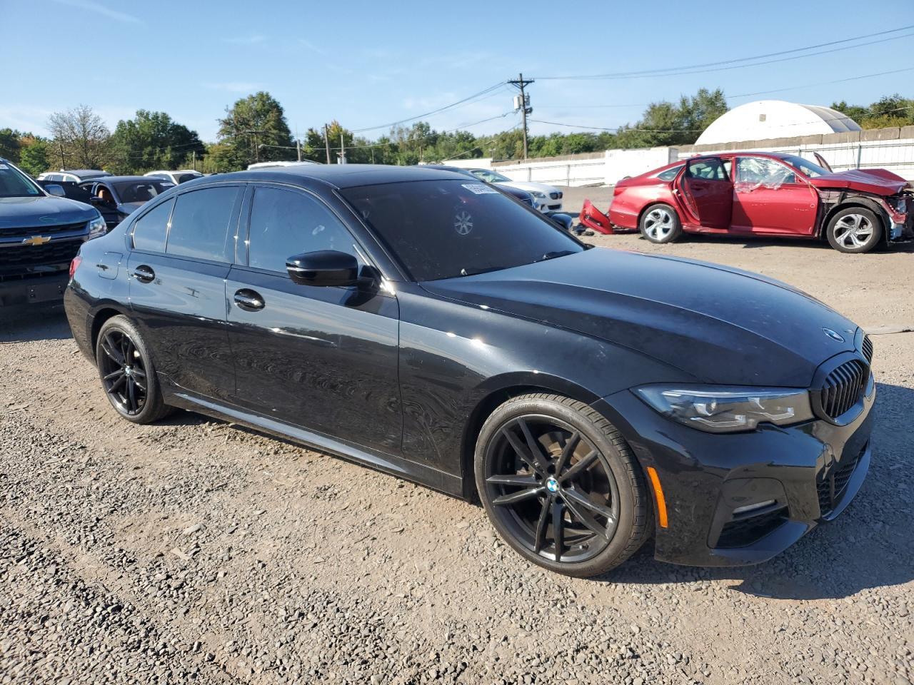 2022 BMW 330Xi - Фото 4
