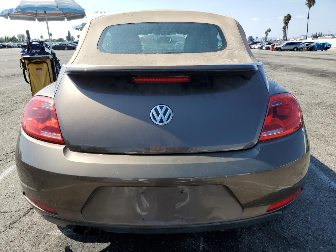 2015 Volkswagen Beetle 1.8T - Фото 6