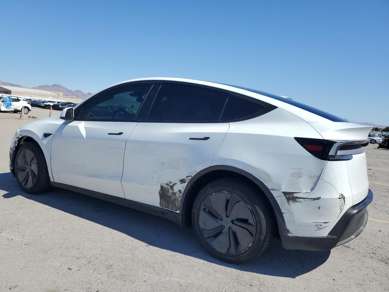 2026 Tesla Model Y - Фото 2