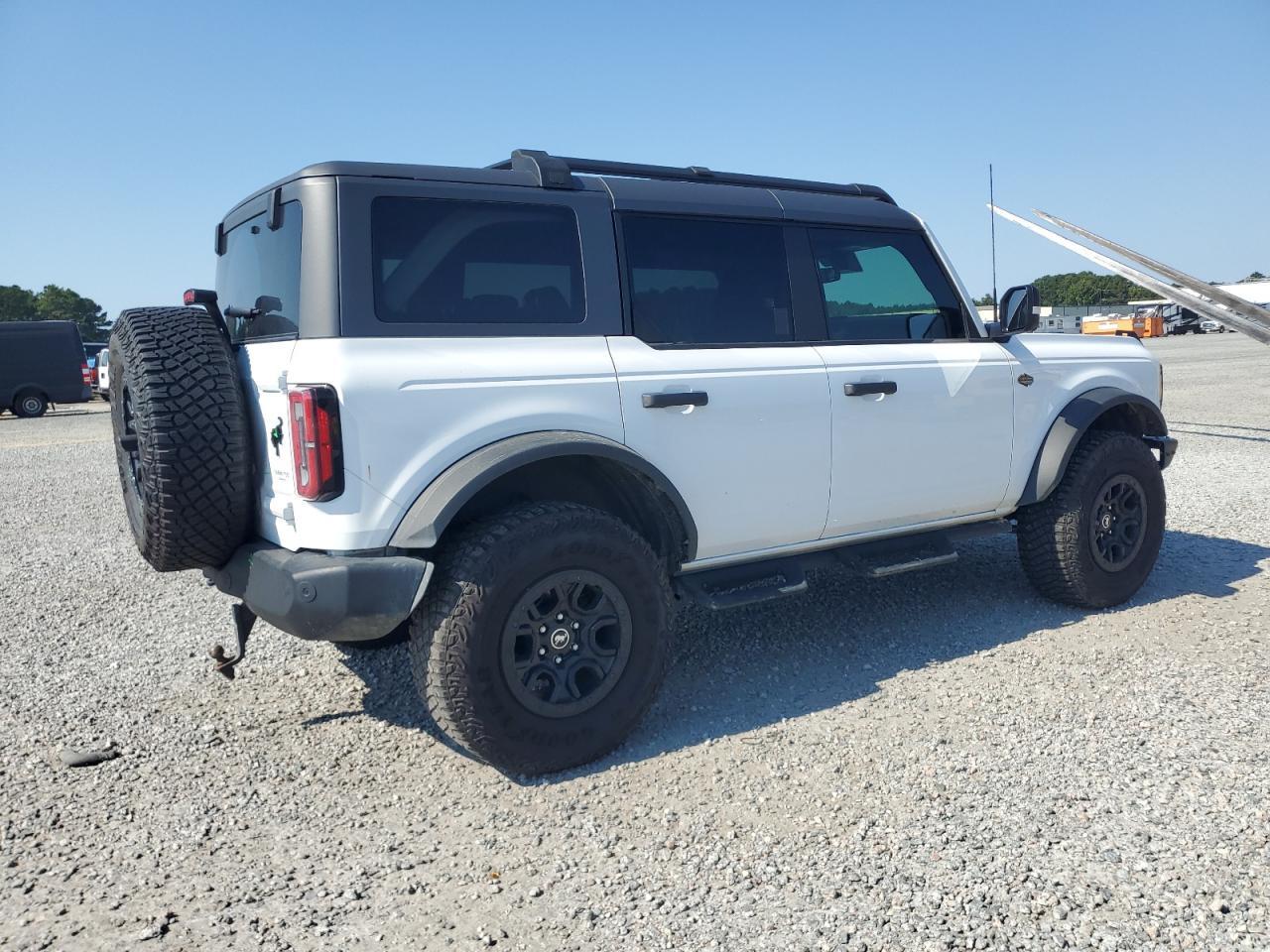2023 Ford Bronco Base - Фото 3