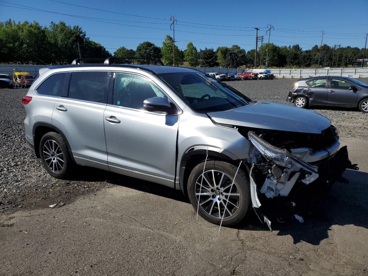 2017 Toyota Highlander Se - Фото 4
