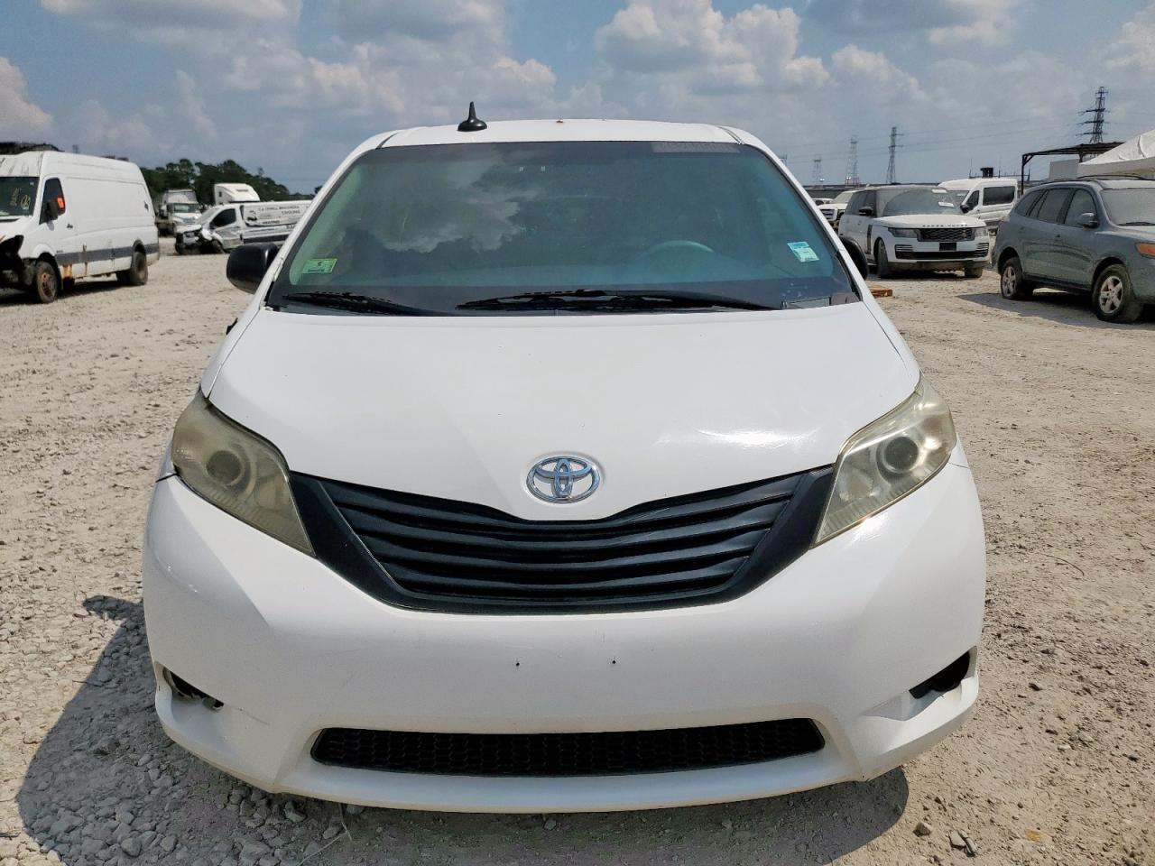 2012 Toyota Sienna - Фото 5
