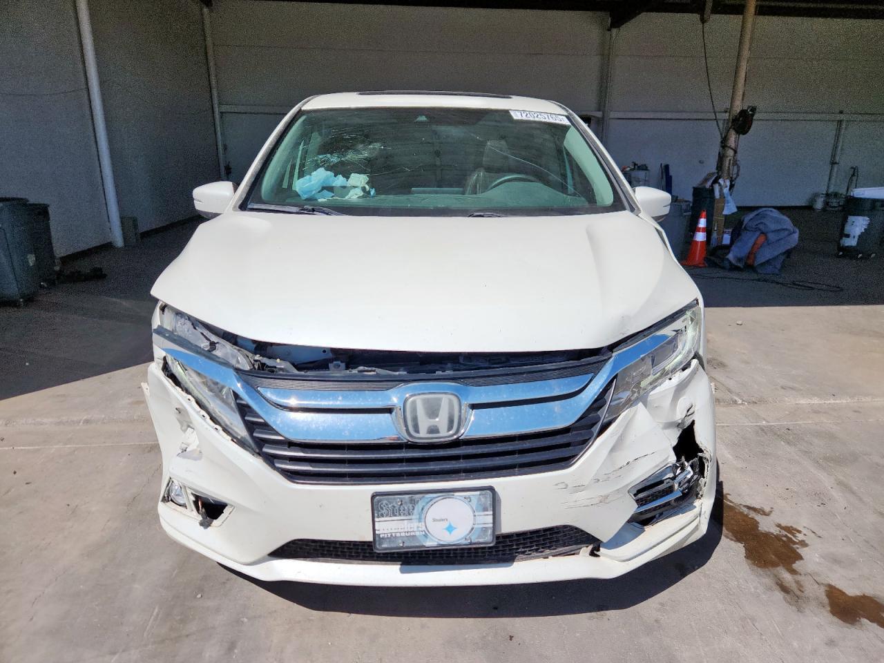 2018 Honda Odyssey Touring - Image 5