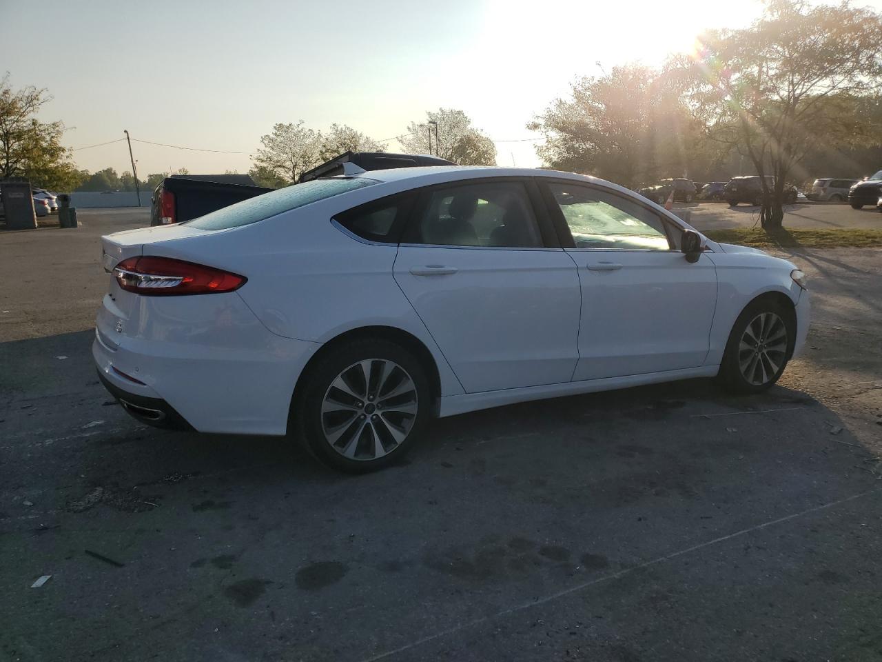 2020 Ford Fusion Se - Фото 3
