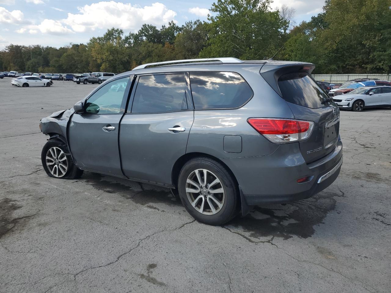 2015 Nissan Pathfinder S - Image 2