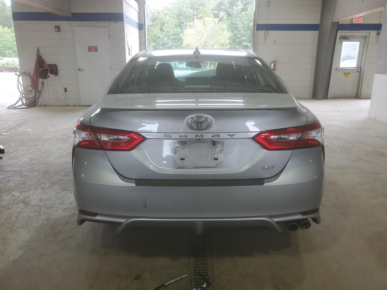 2020 Toyota Camry Se - Фото 6