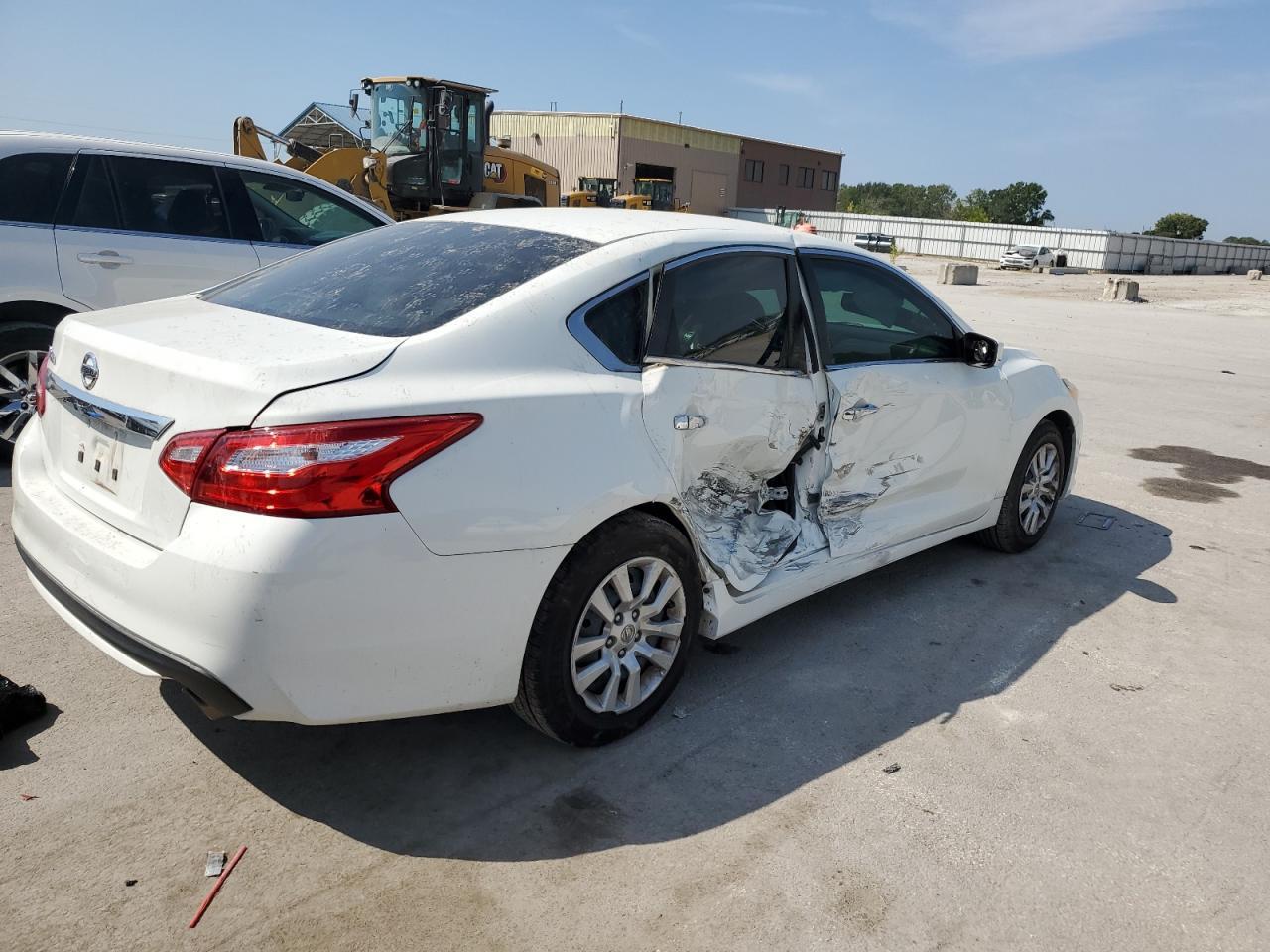 2017 Nissan Altima 2.5 - Image 3