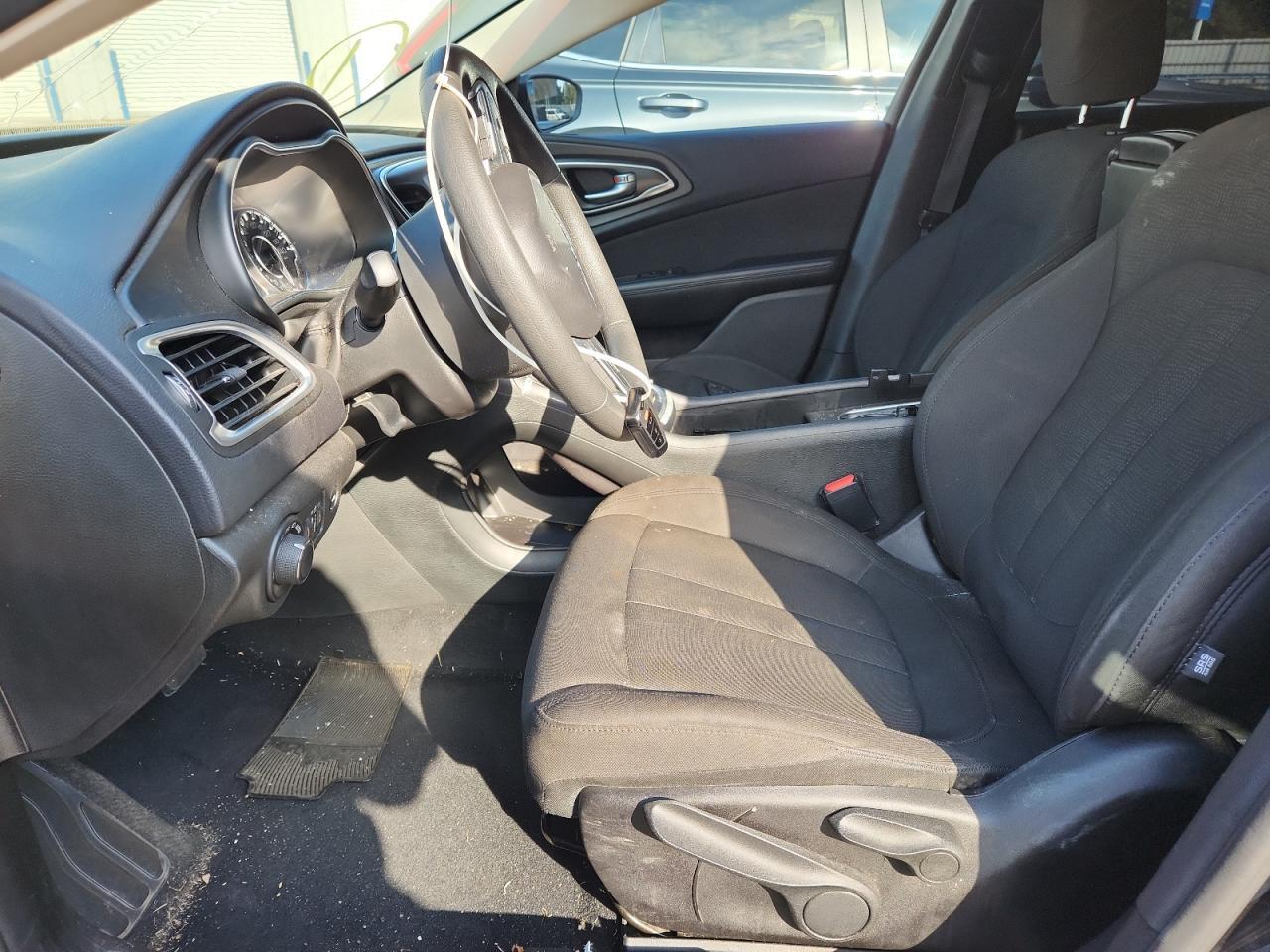 2016 Chrysler 200 Limited - Фото 7