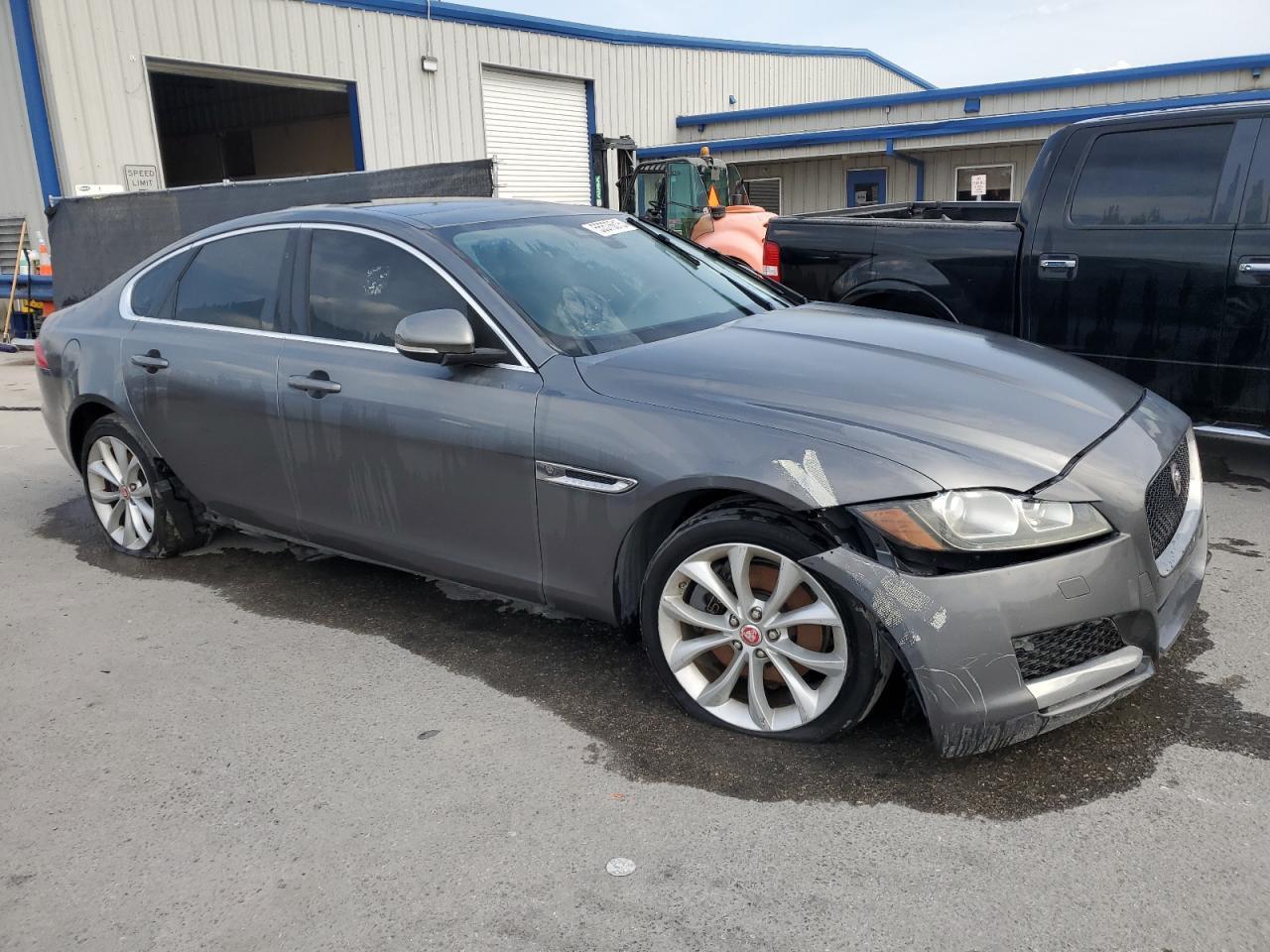 2017 Jaguar Xf Premium - Фото 4