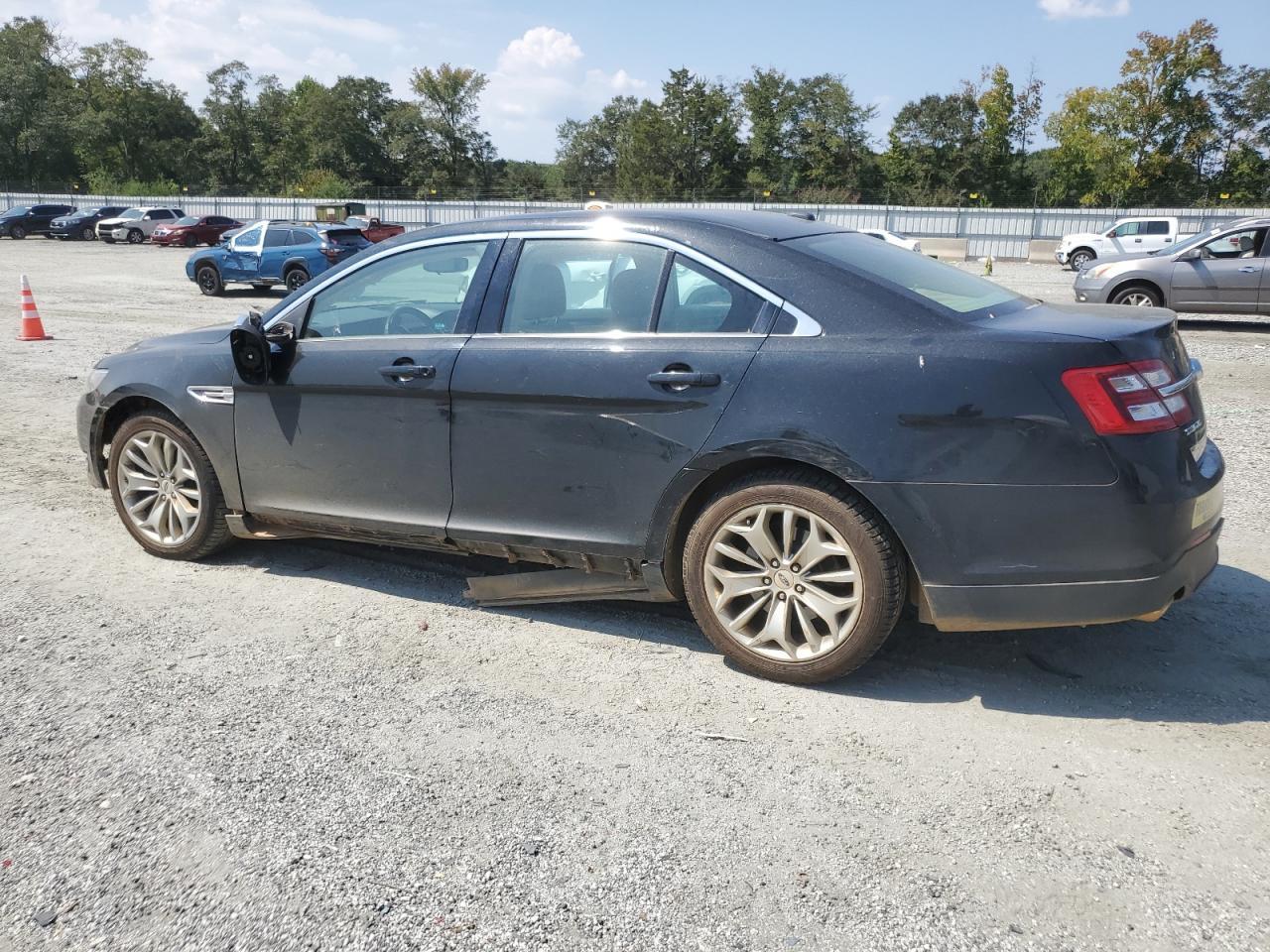 2015 Ford Taurus Limited - Фото 2