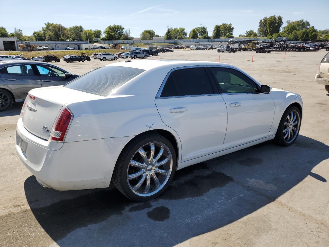 2014 Chrysler 300 S - Image 3