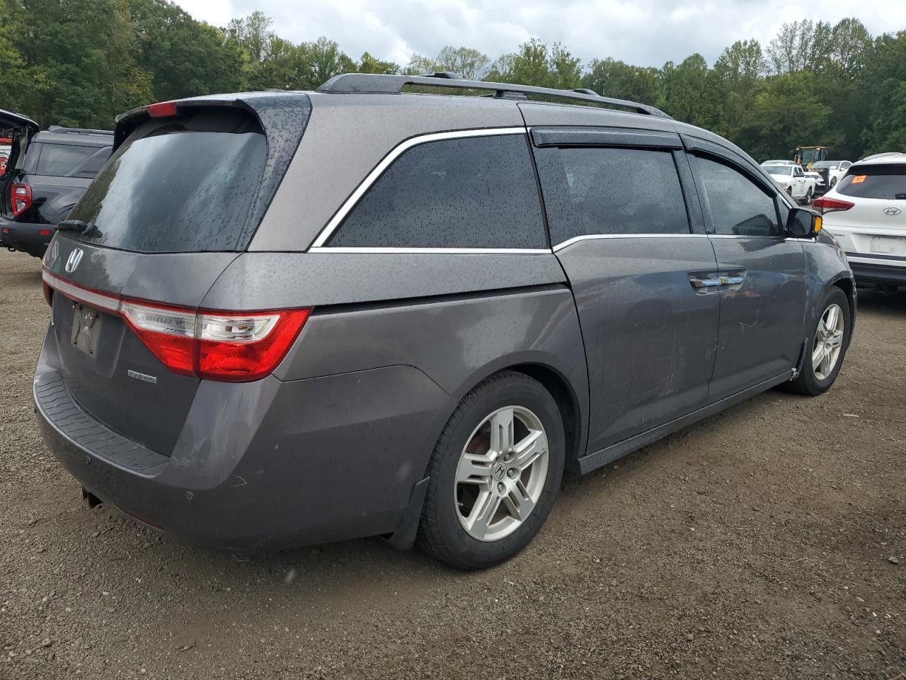 2012 Honda Odyssey Touring - Image 3