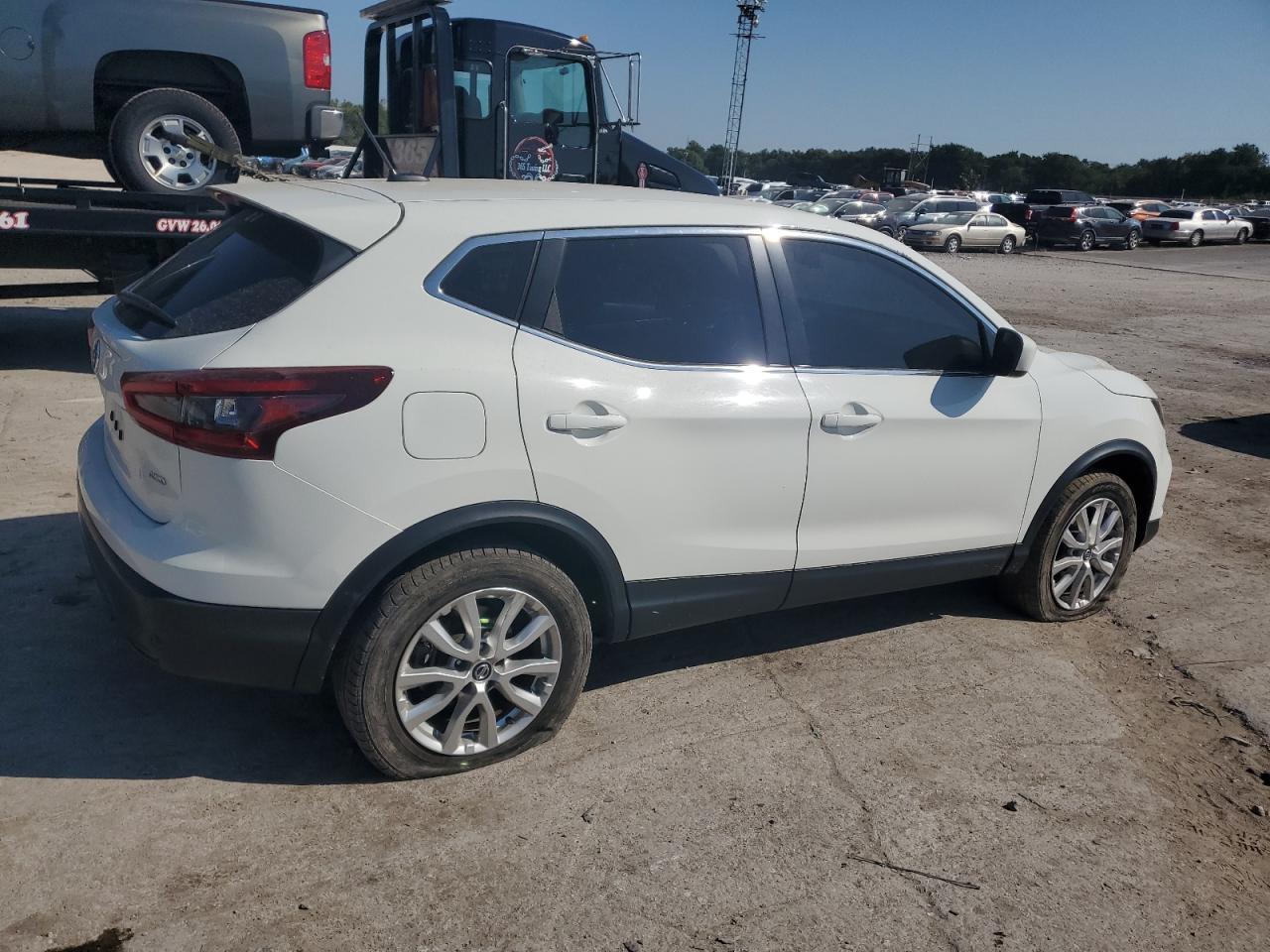 2021 Nissan Rogue Sport S - Фото 3