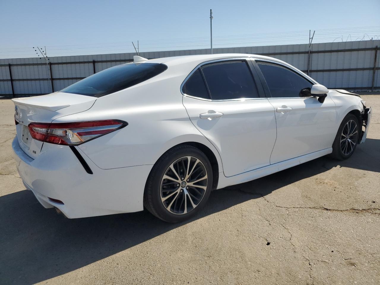 2019 Toyota Camry L - Фото 3