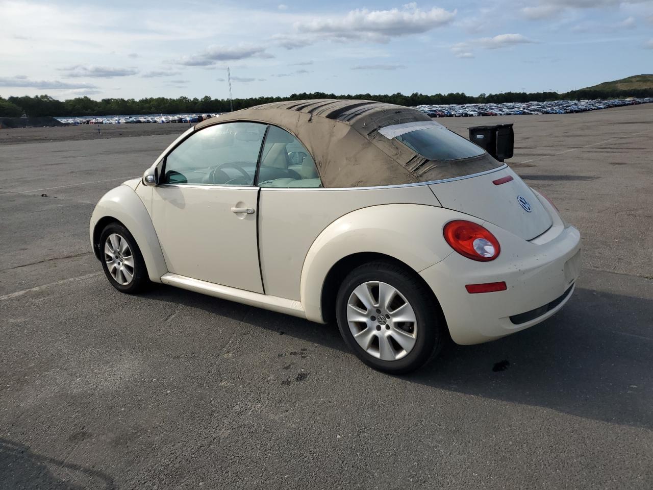 2009 Volkswagen New Beetle S - Фото 2