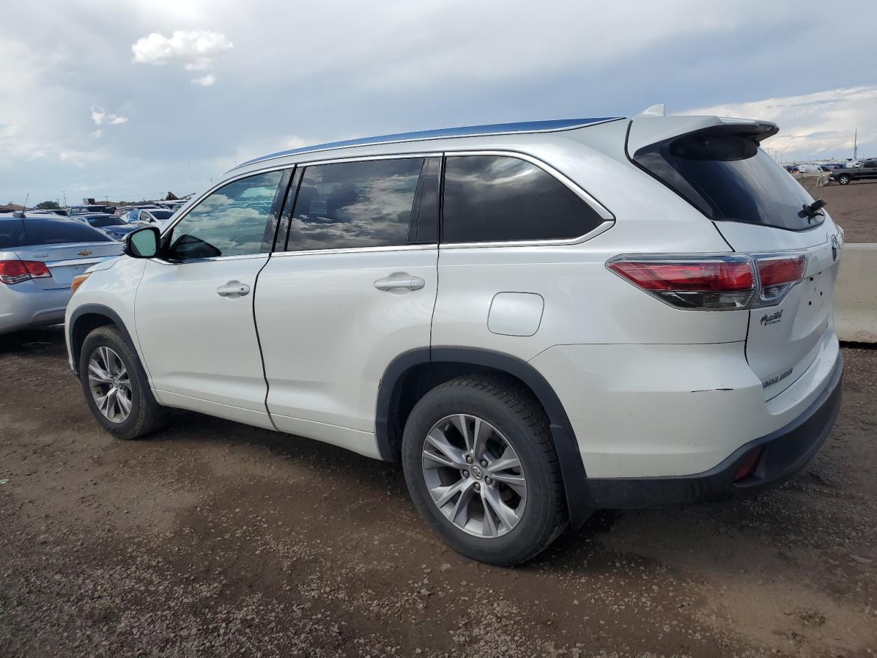 2015 Toyota Highlander Xle - Image 2