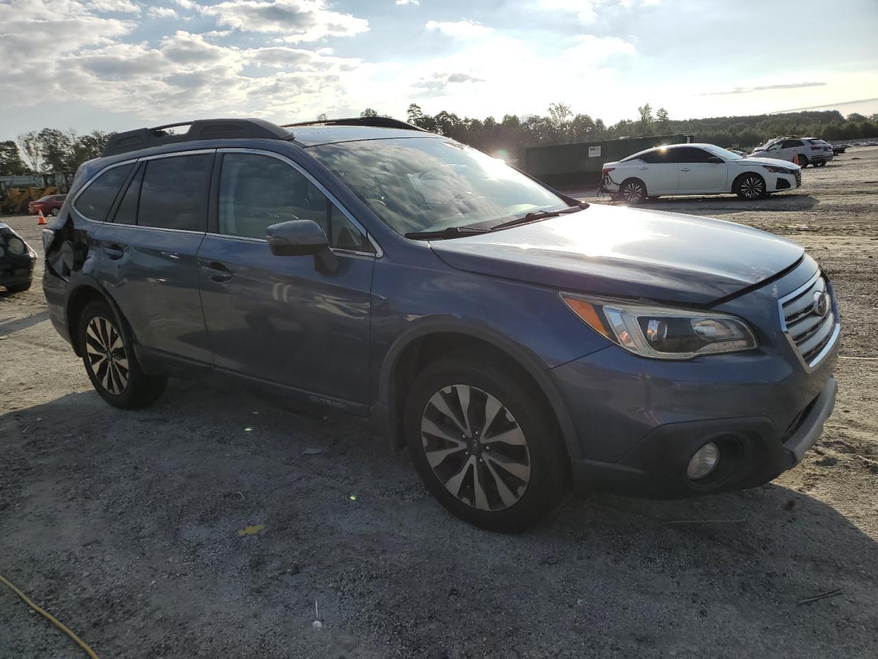 2015 Subaru Outback 3.6R Limited - Image 4