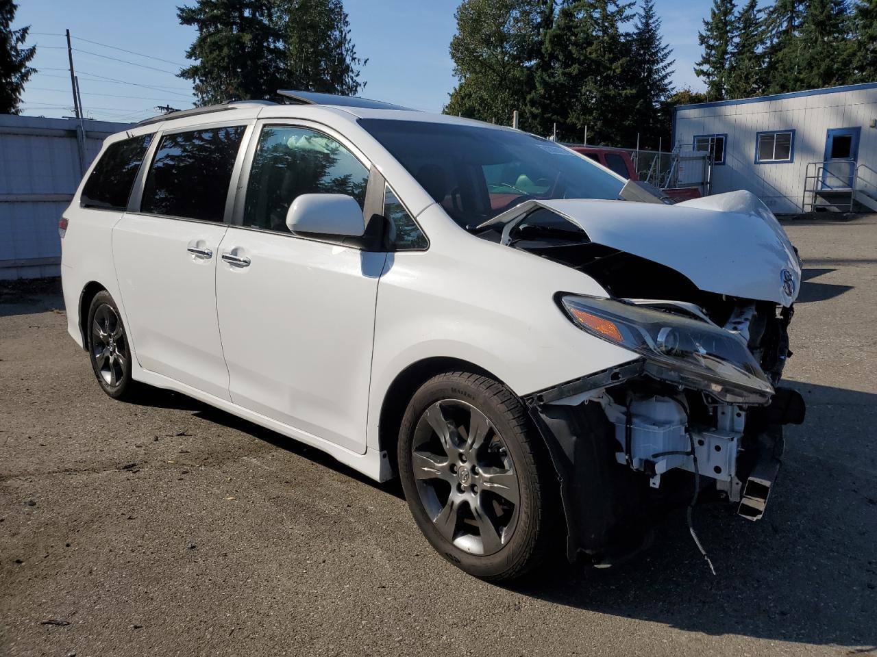 2016 Toyota Sienna Se - Фото 4