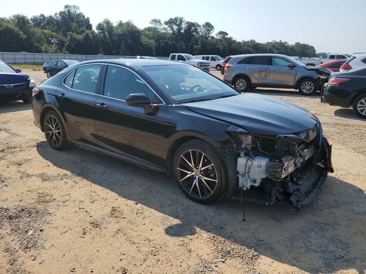 2021 Toyota Camry Se - Image 4