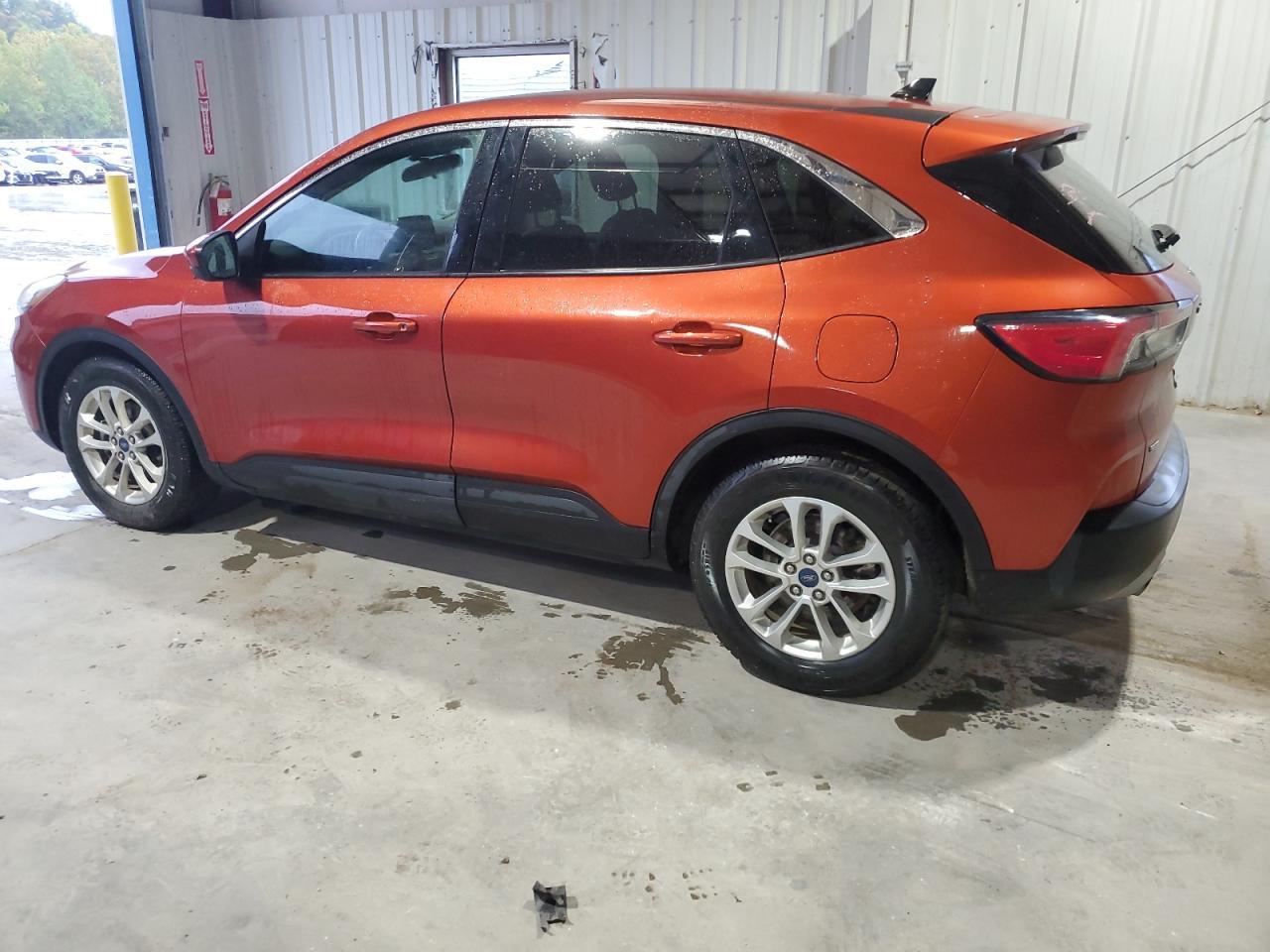 2020 Ford Escape Se - Фото 2